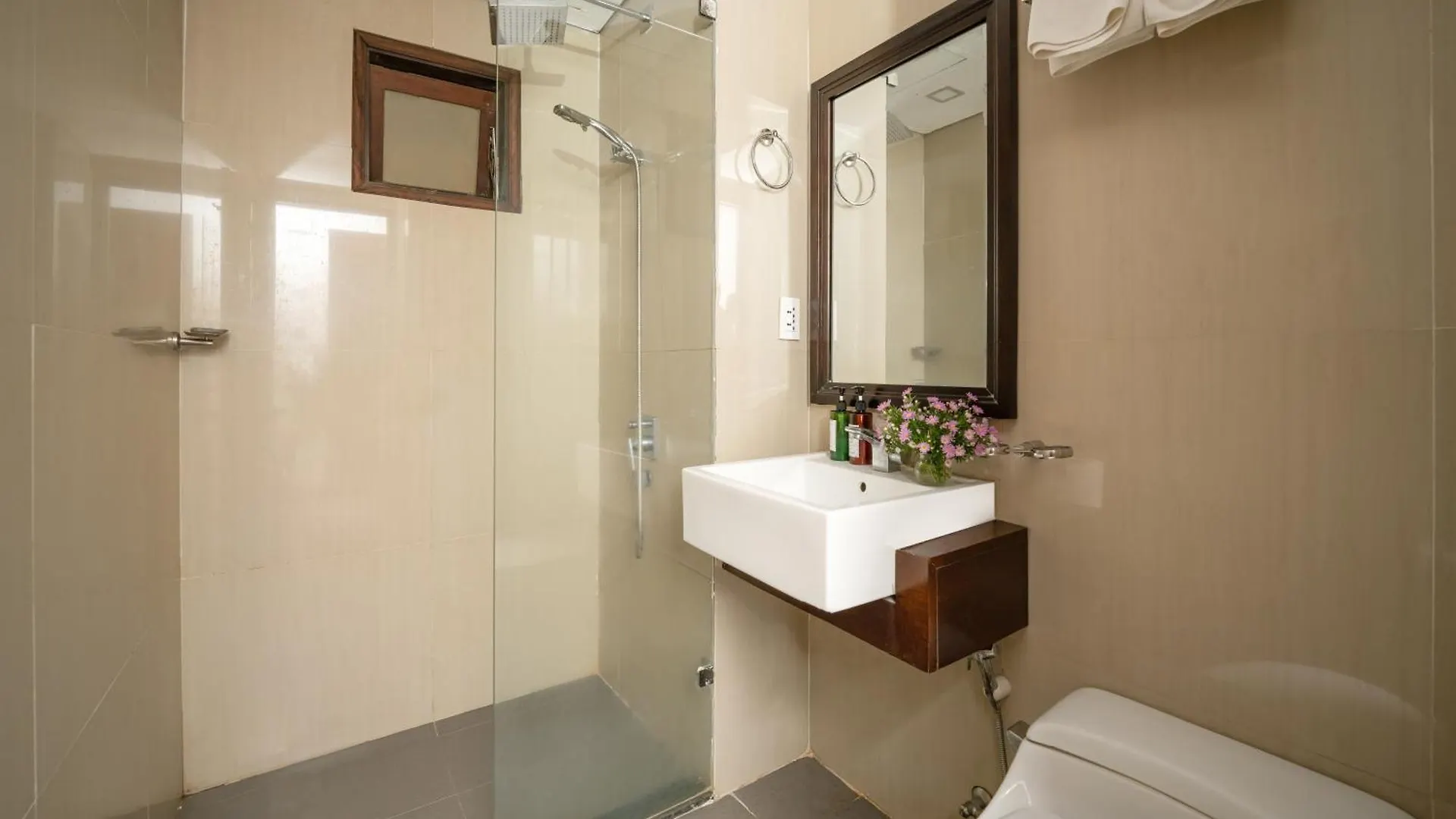 Zenta Sea View Hotel Da Nang